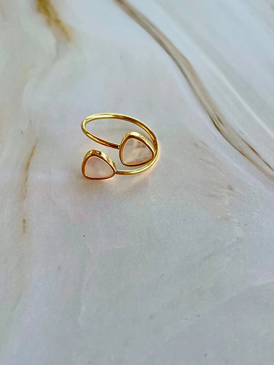 Bague Dea ornée de nacre blanche